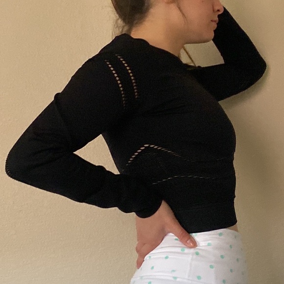 Fabletics cut-out long sleeve crop - Picture 5 of 6